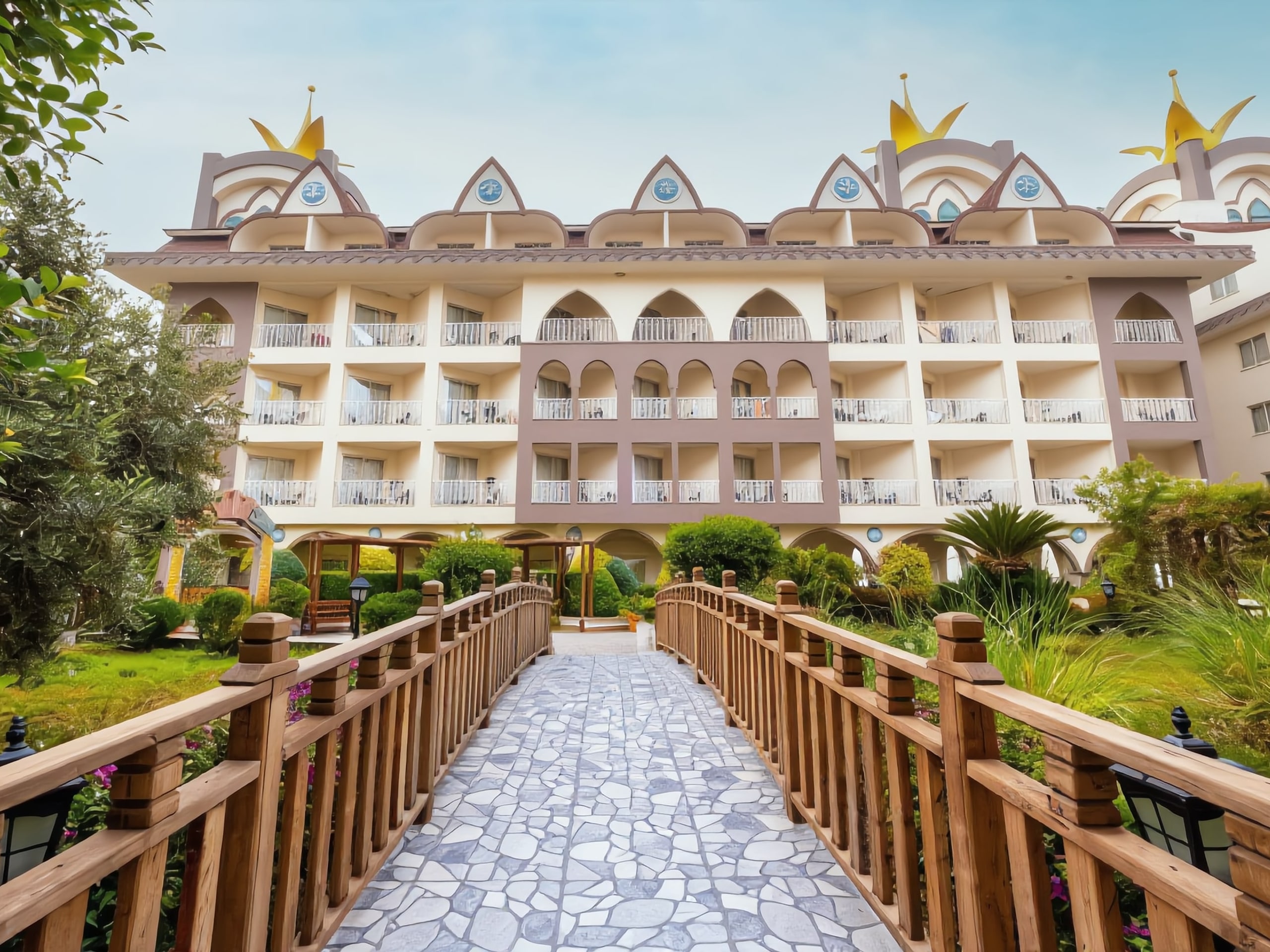 Side Crown Palace
